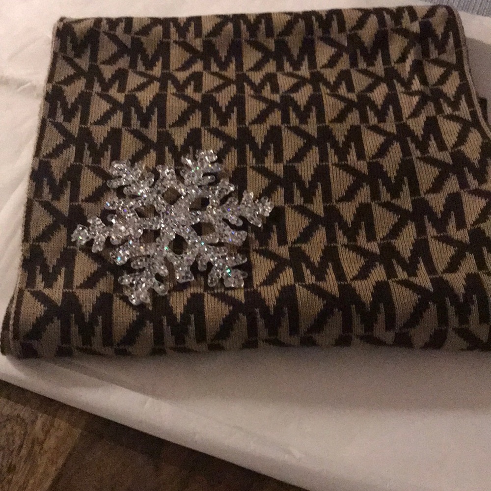 Michael Kors knit scarf